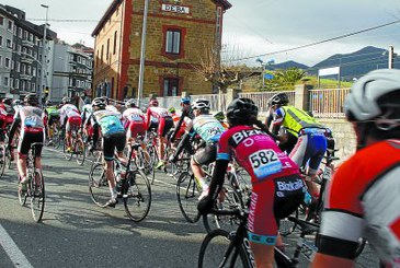 Deba acoge mañana dos pruebas ciclistas femeninas que recorrerán parte de la comarca