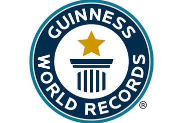 Eibar logra el récord Guinness con el mosaico humano más grande del mundo