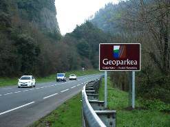 El Geoparque de la Costa Vasca refuerza su visibilidad con la instalación de señalizaciones