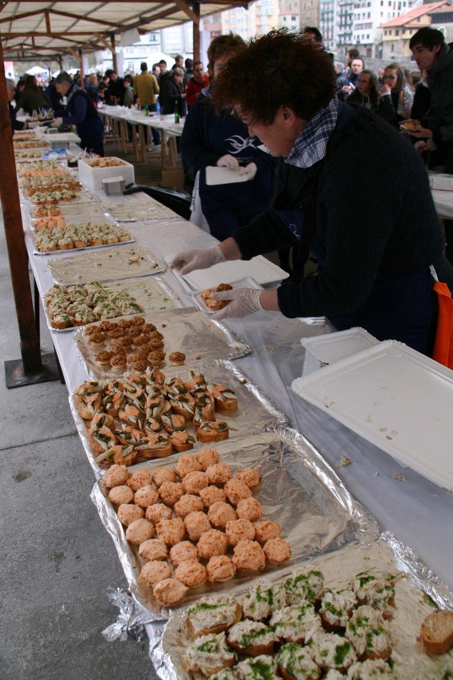 20.000 berdel pintxo baino gehiago dastagarri izango dira larunbatean Mutrikuko jai-gastronomiko handienean